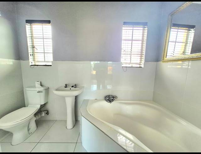 2 BEDROOM PROPERTY TO RENT IN MONAVONI